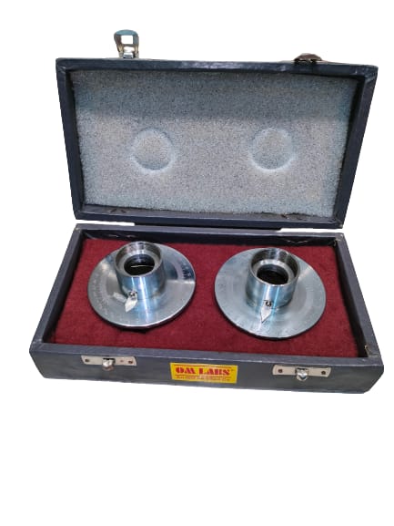 Polaroid Set Graduated 360° With Pointer And Velvet Case (Brass)