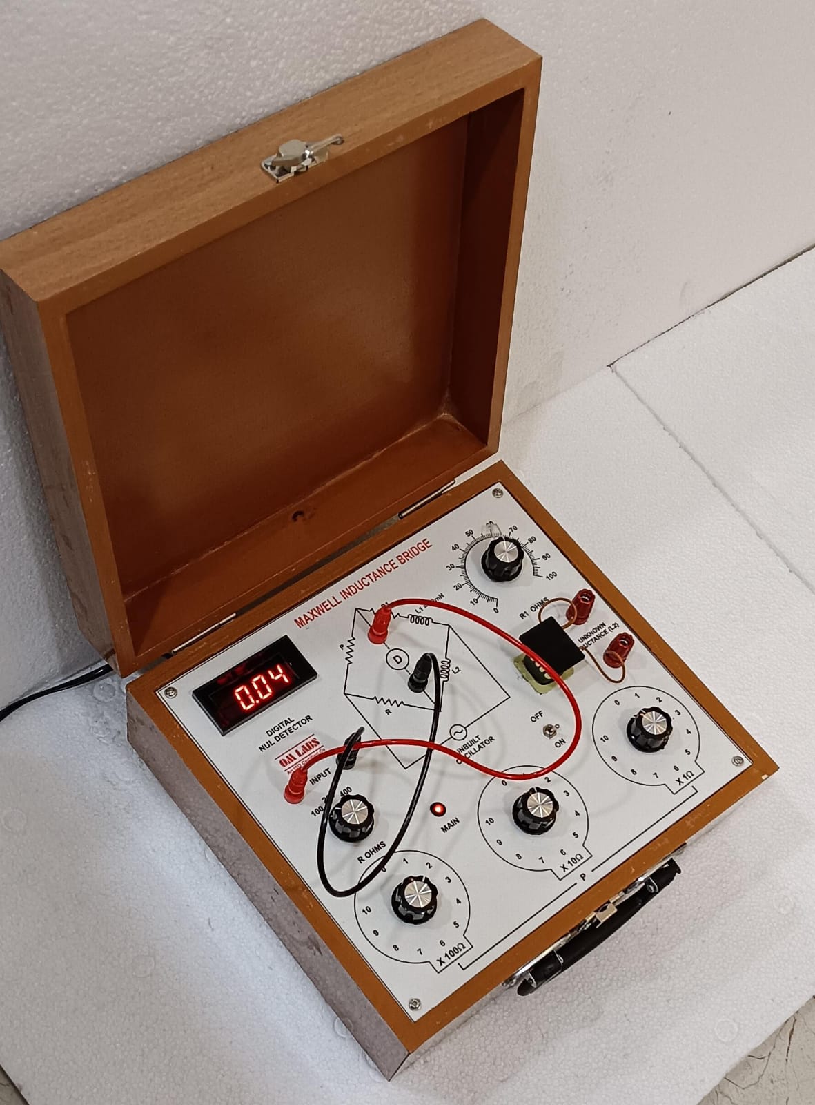 Maxwell Inductance Bridge with Null Detector & Oscillator With Wooden Box - Image 3